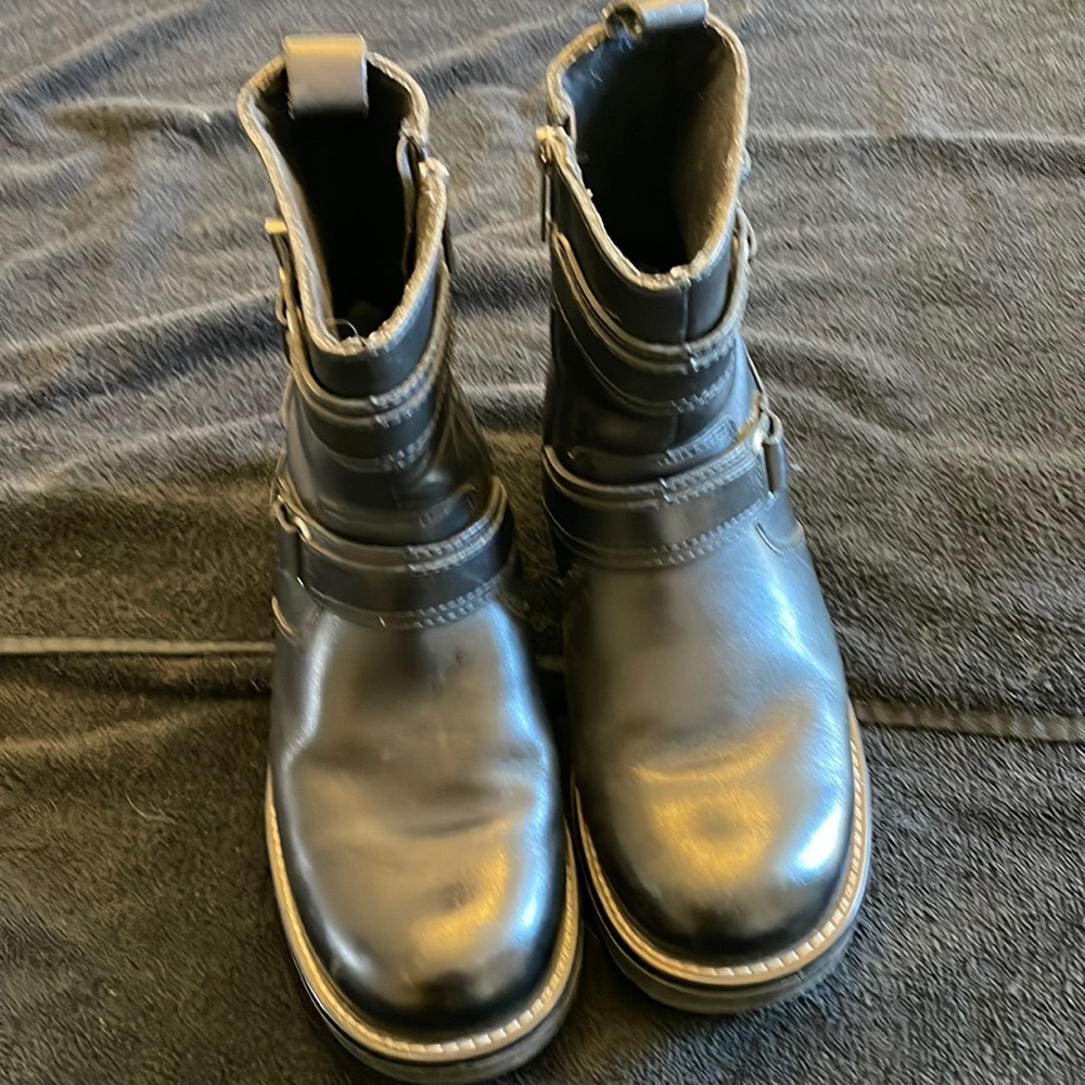 Used women’s Harley Davidson Boots